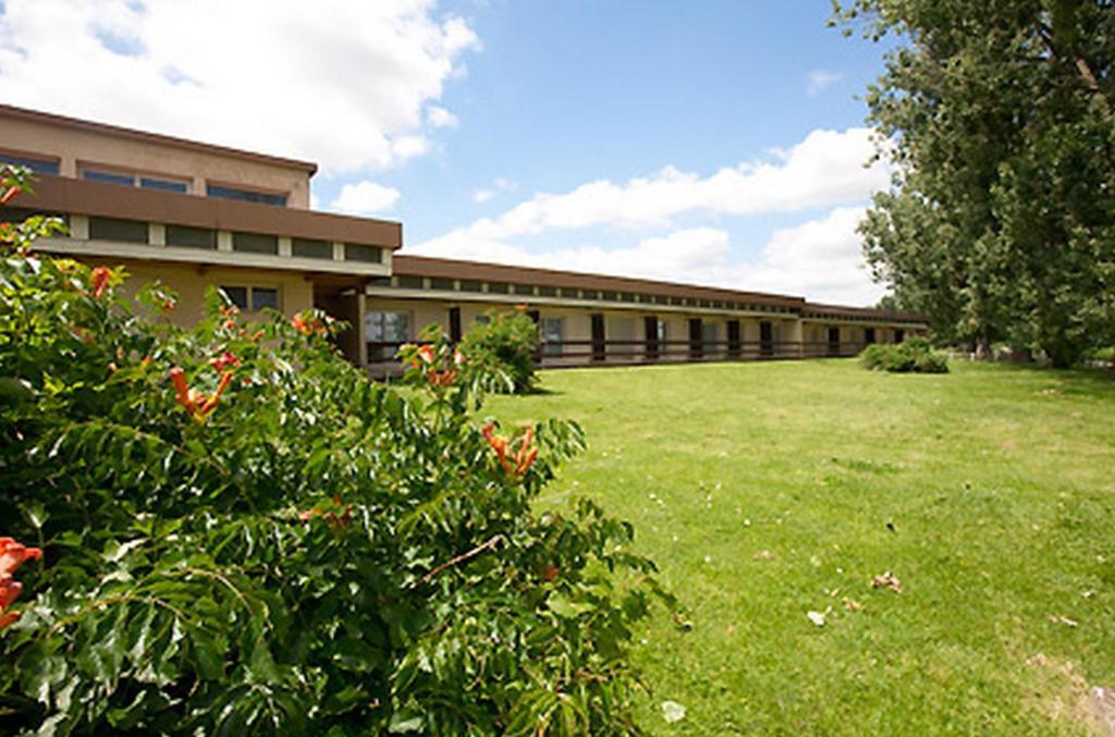 Logis Hotel Restaurant La Vieille Ferme, Macon Nord Sance Exterior photo